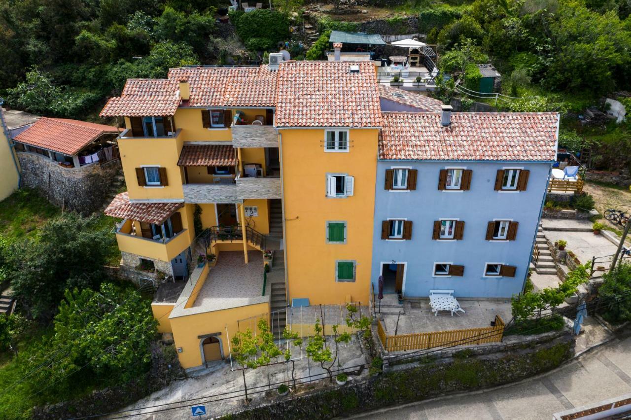 Apartments And Rooms Roberto B. 瓦伦 外观 照片