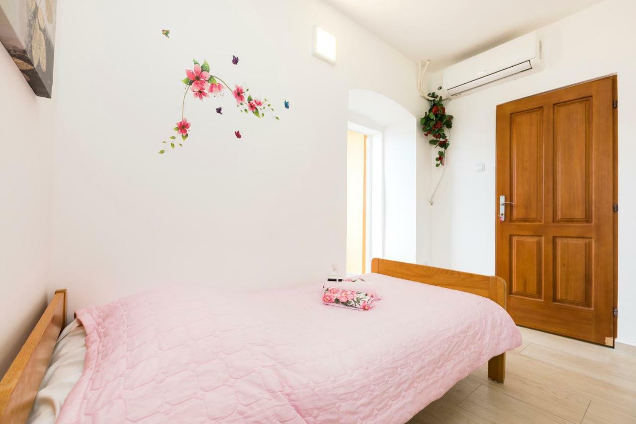 Apartments And Rooms Roberto B. 瓦伦 外观 照片